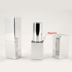 Lipstick magnetic closure